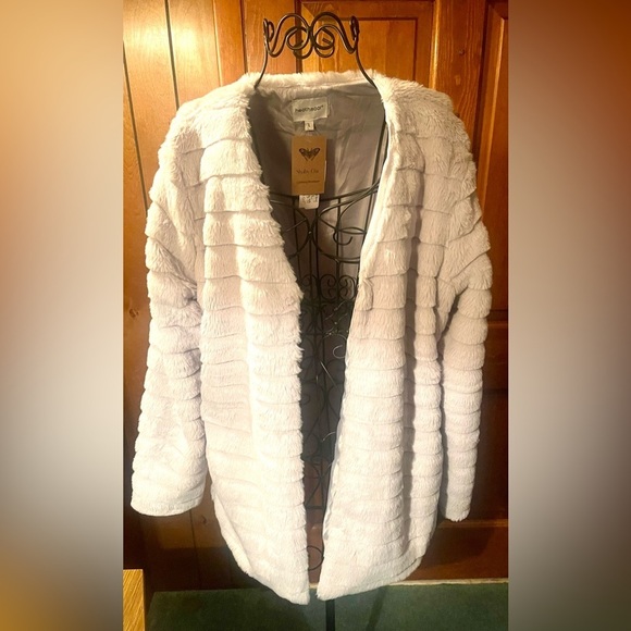heathmoor Jackets & Blazers - Women's Winter Collarless Faux Fur Coat light grey size Large.New with tags.